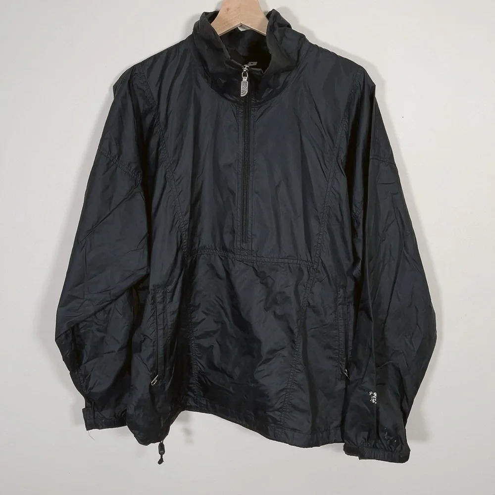 THE NORTH  FACE | MEN'S LIGHT WEIGHT HALF ZIP WINBREAKER IN BLACK